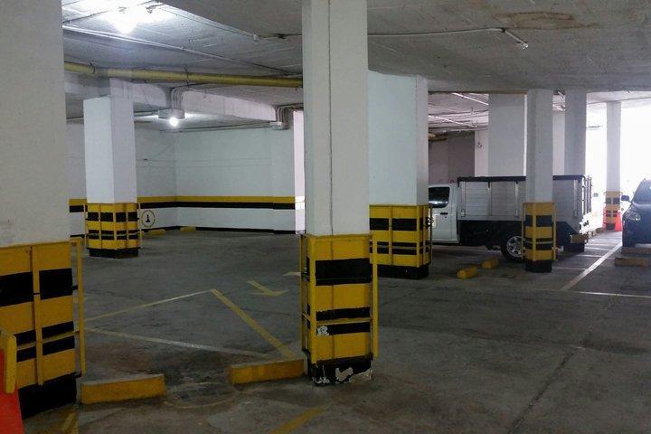 Casa Morales Hotel Internacional y Centro de Convenciones Ibagué Exterior foto The car park at the station