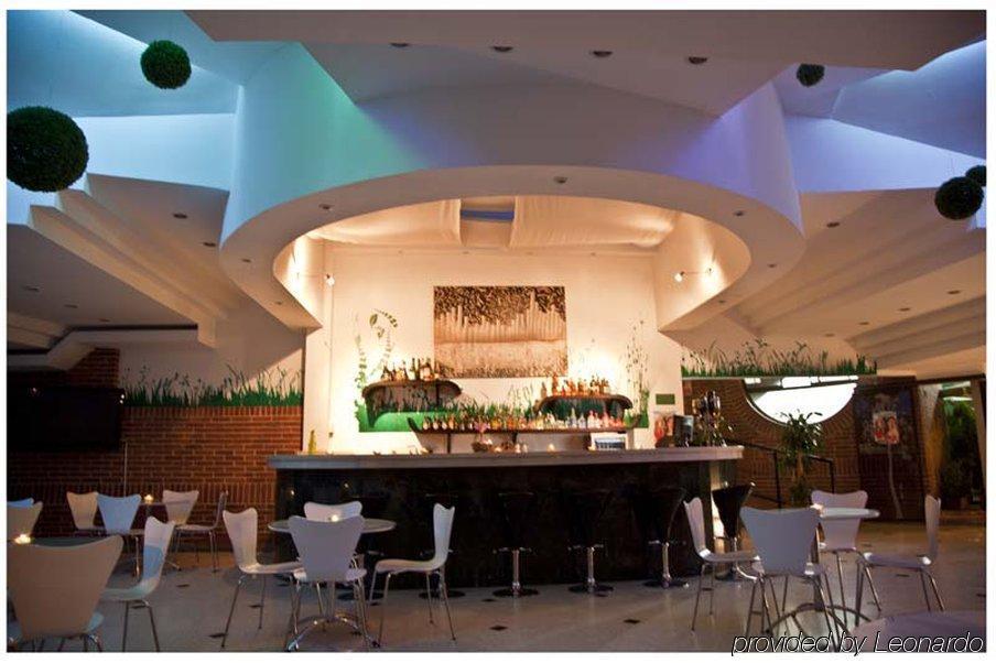 Casa Morales Hotel Internacional y Centro de Convenciones Ibagué Exterior foto The bar at the 1001 nights lounge