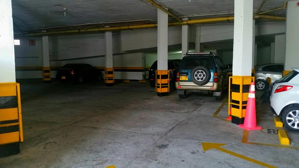 Casa Morales Hotel Internacional y Centro de Convenciones Ibagué Exterior foto Parking garage